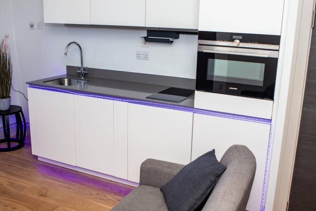 Stunning 1-Bedroom Flat In London! מראה חיצוני תמונה