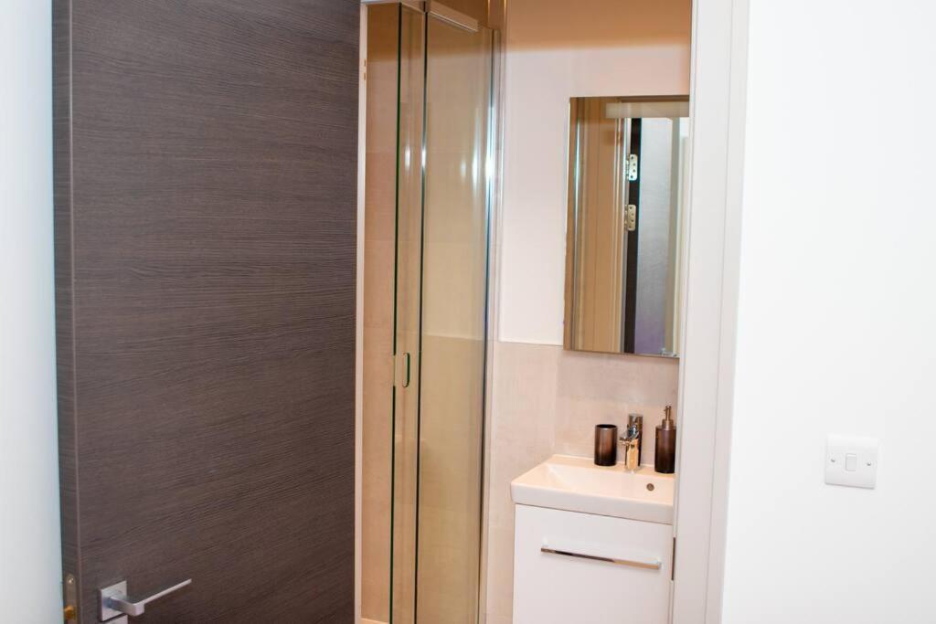 Stunning 1-Bedroom Flat In London! מראה חיצוני תמונה
